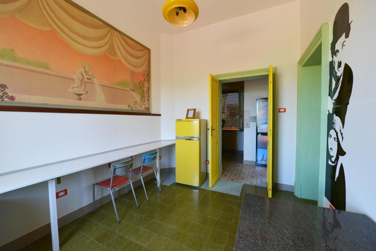 Ostello La Stazione อัลบา อาดริอาติกา ภายนอก รูปภาพ