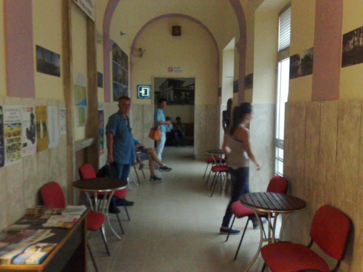 Ostello La Stazione อัลบา อาดริอาติกา ภายนอก รูปภาพ